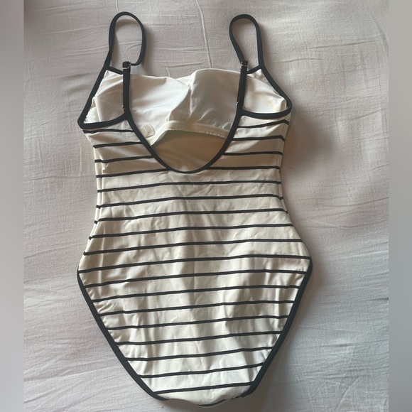 Kate Spade one-piece bathing suit - Picture 3 of 3